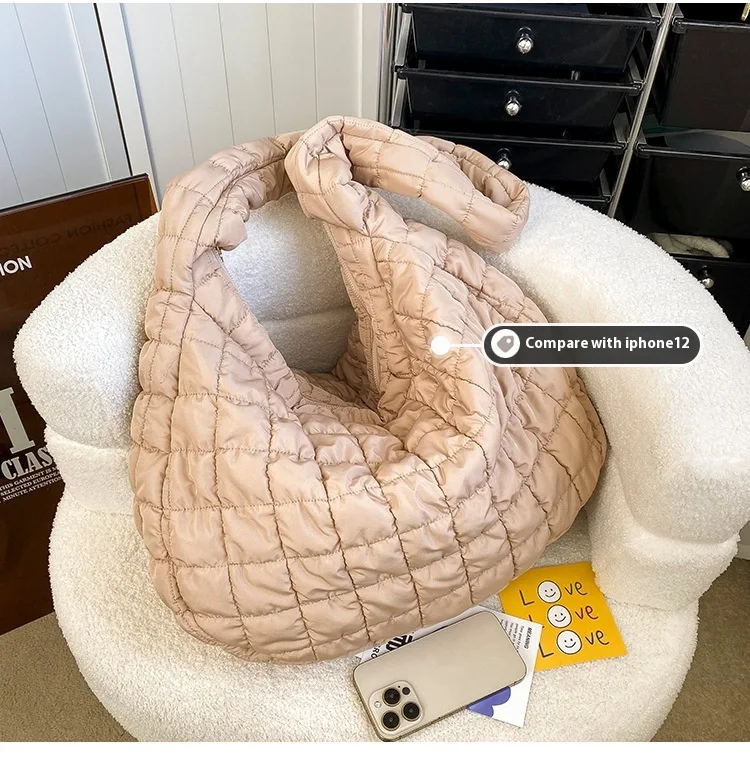 Title 4, Moda şişme mont omuz çantası Cloud Bag. Günlük ...