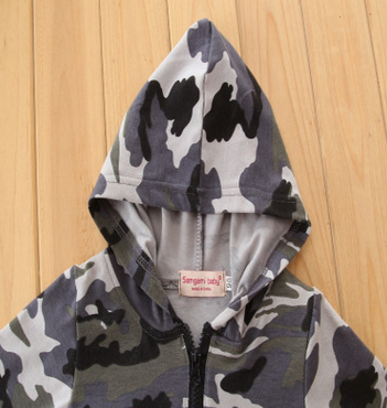 Macacão com capuz camuflado, conforto e estilo casual. Perfeito para atividades ao ar livre e para estar na moda com praticidade e facilidade. — foto 3