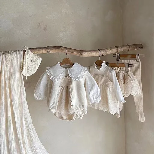 Title 2, Baby romper met borduursel voor lente en herfst...