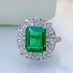 Anel feminino de prata esterlina com corte esmeralda temperamental e strass de carbono alto embutido, brilho e sofisticação. — foto 2