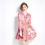 Abito lungo retrò con fiori, scollo a V, maniche lunghe, vita sottile, effetto snellente. Perfetto per un look elegante e valorizzare la silhouette. — foto 4