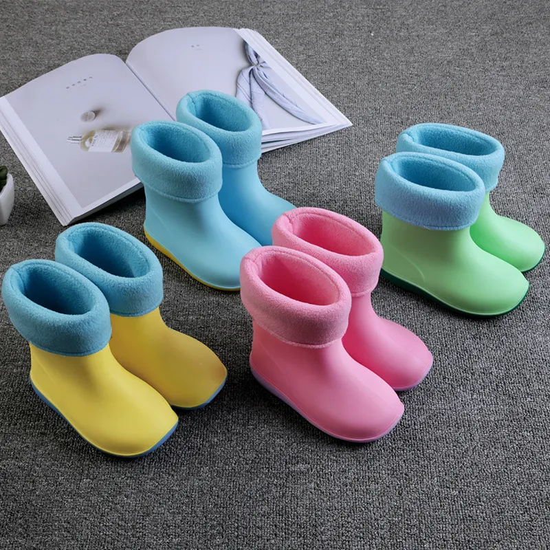 Botas de chuva infantis tridimensionais antiderrapantes. Mantenha os pés das crianças secos e seguros com estas botas divertidas e eficazes. — foto 5