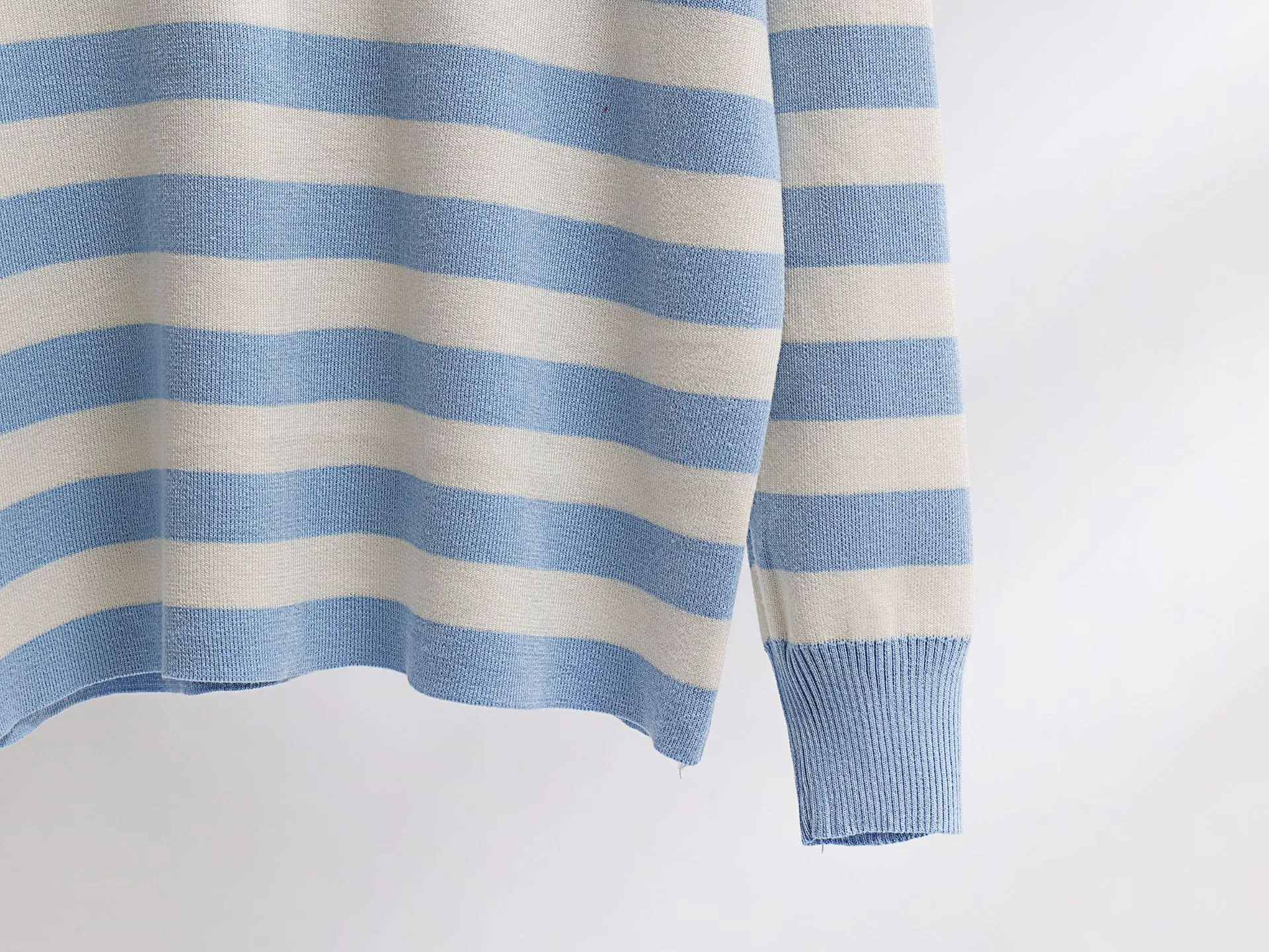 Conjunto de tricô com gola polo listrado, suéter solto de duas peças, ideal para um visual casual e confortável. Estilo e praticidade. — foto 1