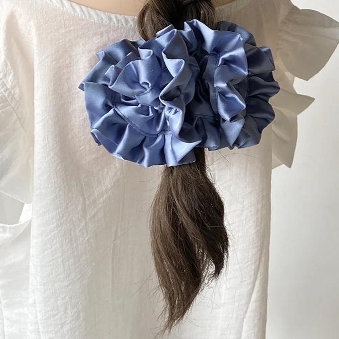 Tiara de cetim plissado Flor Hortênsia Grande Aro de cabelo Cheio Adicione um toque floral sofisticado aos seus penteados e visuais — foto 4