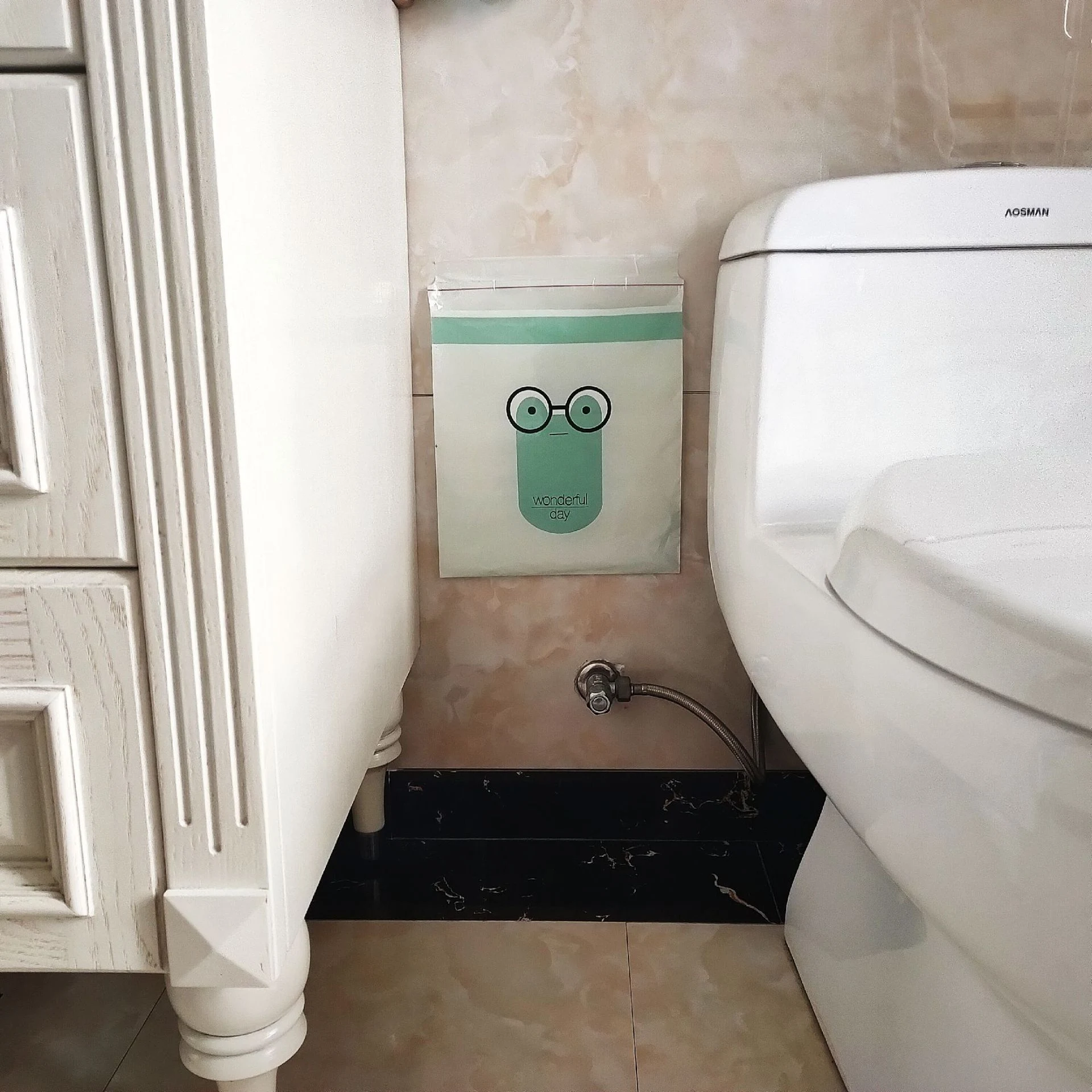 Cartoon disposable household garbage bag with adhesive. Creative car storage bag. Convenient and easy waste disposal sol — photo 18
