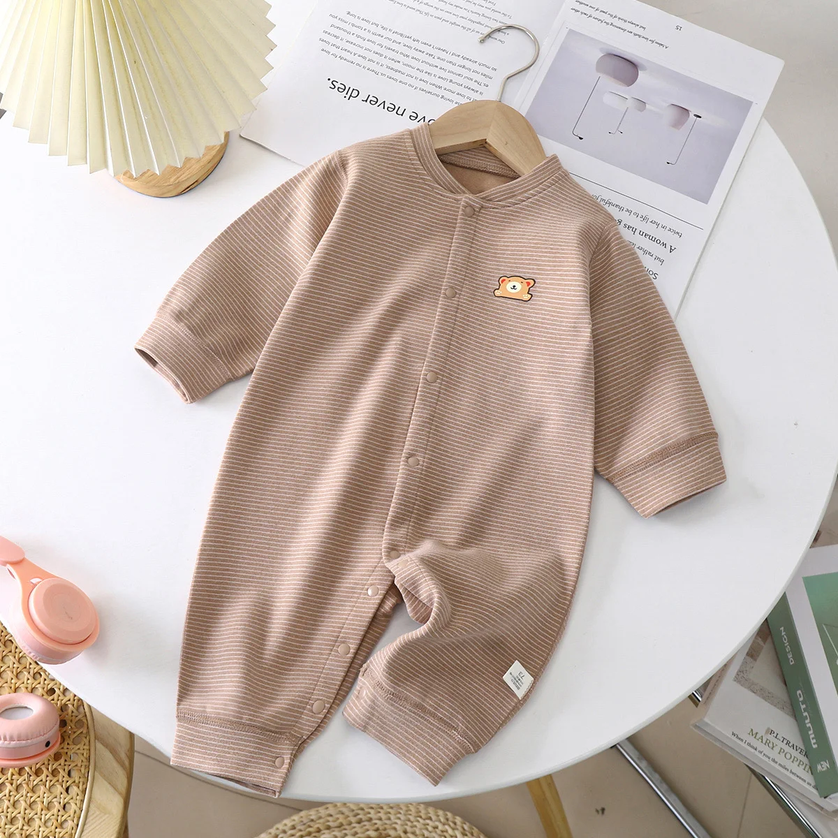 Barboteuse rayée Dralon pour bébé, douce et confortable. Parfait pour les nouveau-nés, idéale pour dormir et jouer. Un cadeau parfait. — photo 1