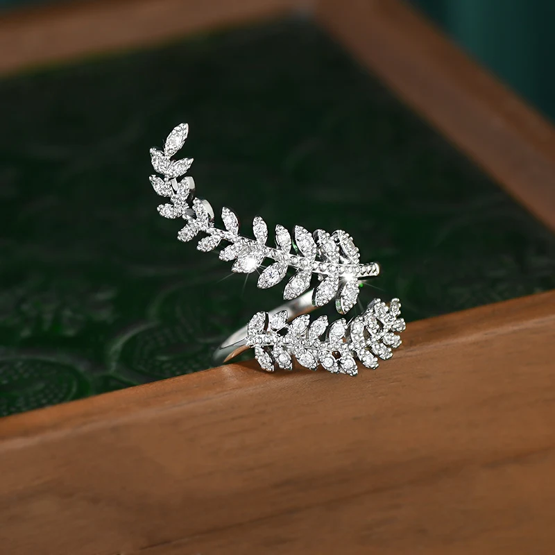 Anel Aberto Feminino com Folhas Super Brilhantes e Micro-Diamantes, Design Sofisticado e Brilho Deslumbrante. — foto 4
