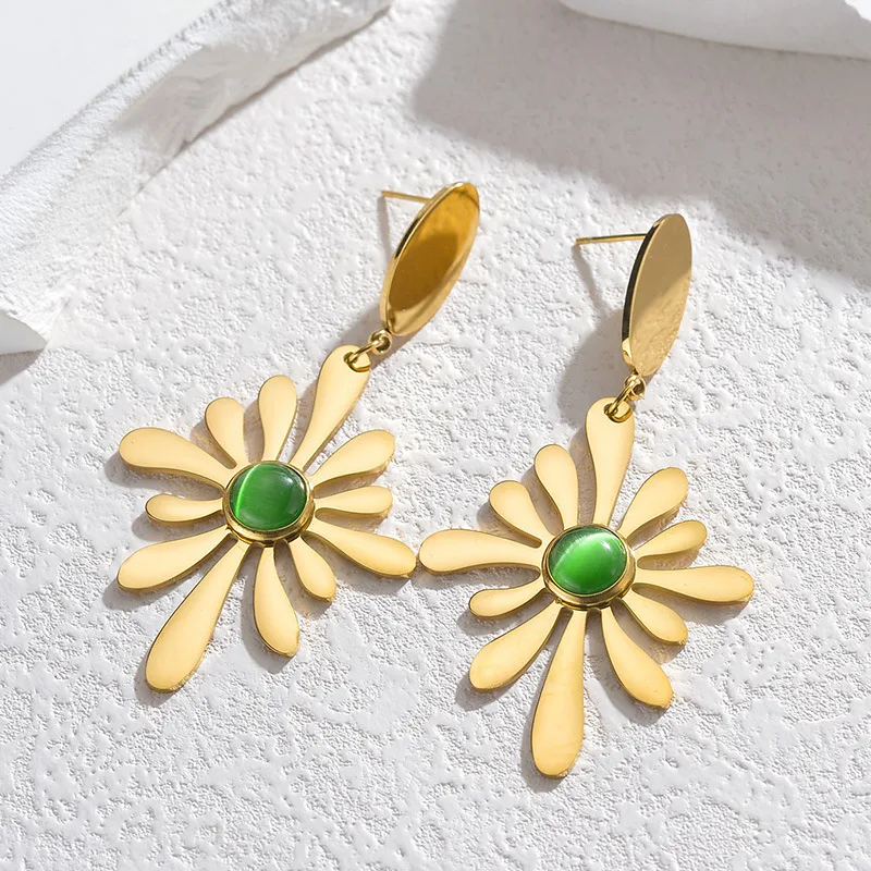 Brincos de borla com flor de pedra verde de moda vintage para mulheres. Acessório feminino elegante, presente ideal, charme atemporal. — foto 2