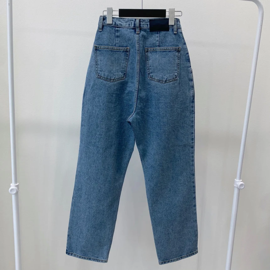 Title 2, Personalisierte Straight Jeans für Damen. Maßge...