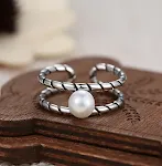 Anel de pérolas torcidas Elegância atemporal. Design moderno, pérolas verdadeiras. Realce sua beleza com esta joia sofisticada. Perfeito para você. — foto 5
