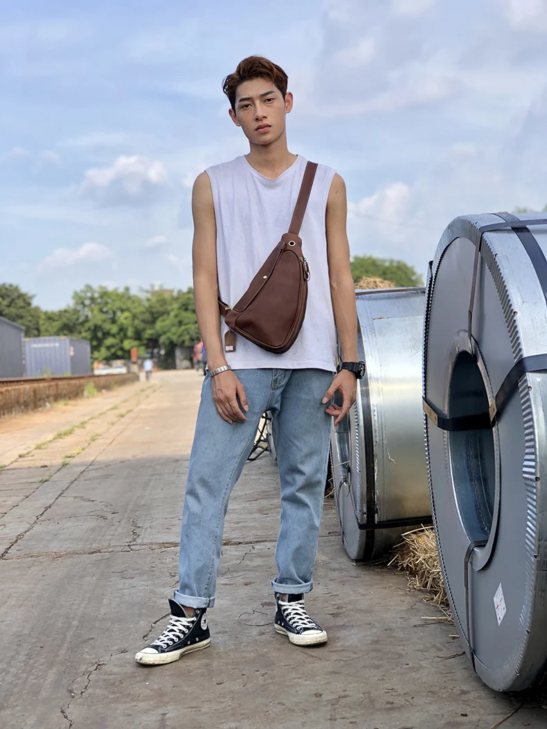 Bolsa Mensageiro Couro Masculina Estilo Casual Bolsa Peitoral Chifre Bolsa de Ombro Ideal para Lazer Conforto e Elegância no Dia a Dia — foto 4