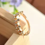 Anel coroa vazado com diamantes flash esculpidos, adicionando brilho e elegância ao seu visual. Um toque real e sofisticado. — foto 2