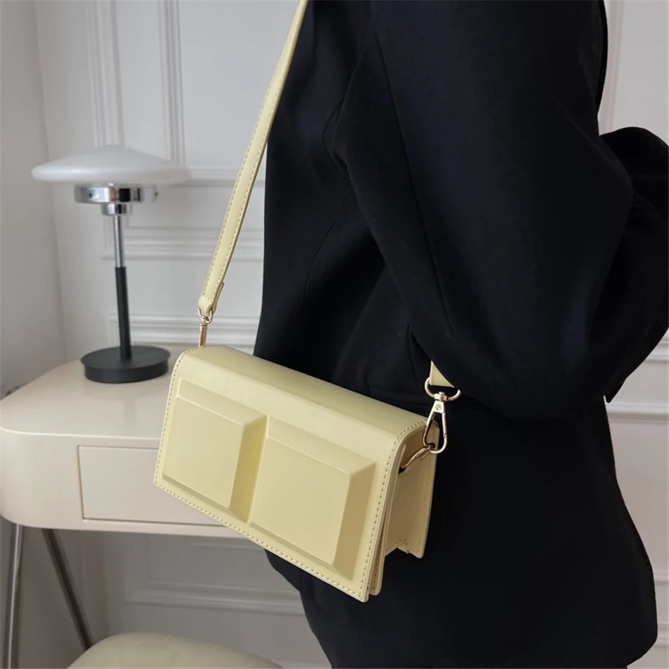 Bolsa pequena feminina design único chocolate. Leve seus itens essenciais com elegância e estilo. Um acessório perfeito para mulheres modernas. — foto 1
