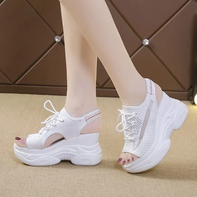 Sandali con zeppa da donna, traspiranti con tomaia in mesh e allacciatura, per un comfort ottimale e un look alla moda. — foto 1