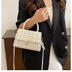 Nova Bolsa Crossbody Niche Portátil Feminina Quadrada Pequena Lã Estilo Baguette Moda Selvagem Temperamento — foto 20