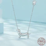 Colar de cachorro salsicha fofo em prata esterlina S925 banhado a ouro branco, acessório charmoso e elegante. — foto 14