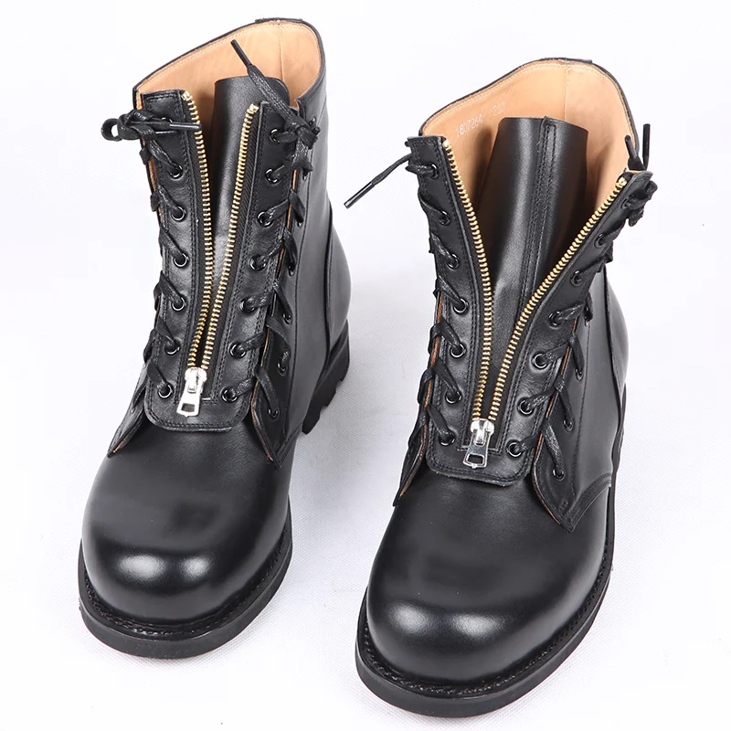 Title 4, Botas de cano alto de couro com bico redondo. C...