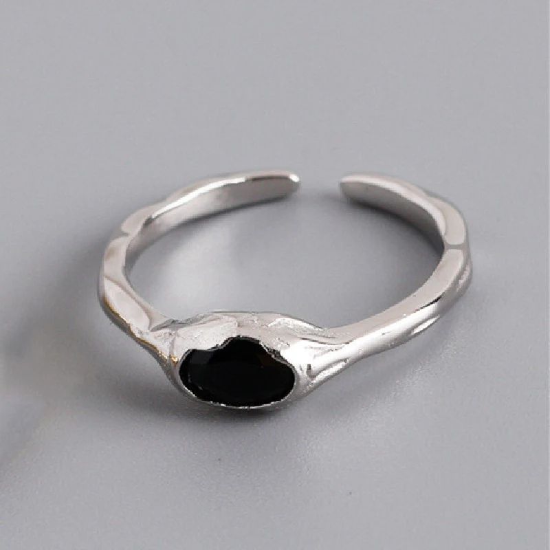Anel de pedra preta com personalidade fashion, um acessório masculino elegante que adiciona um toque de sofisticação e estilo ao seu visual. — foto 5
