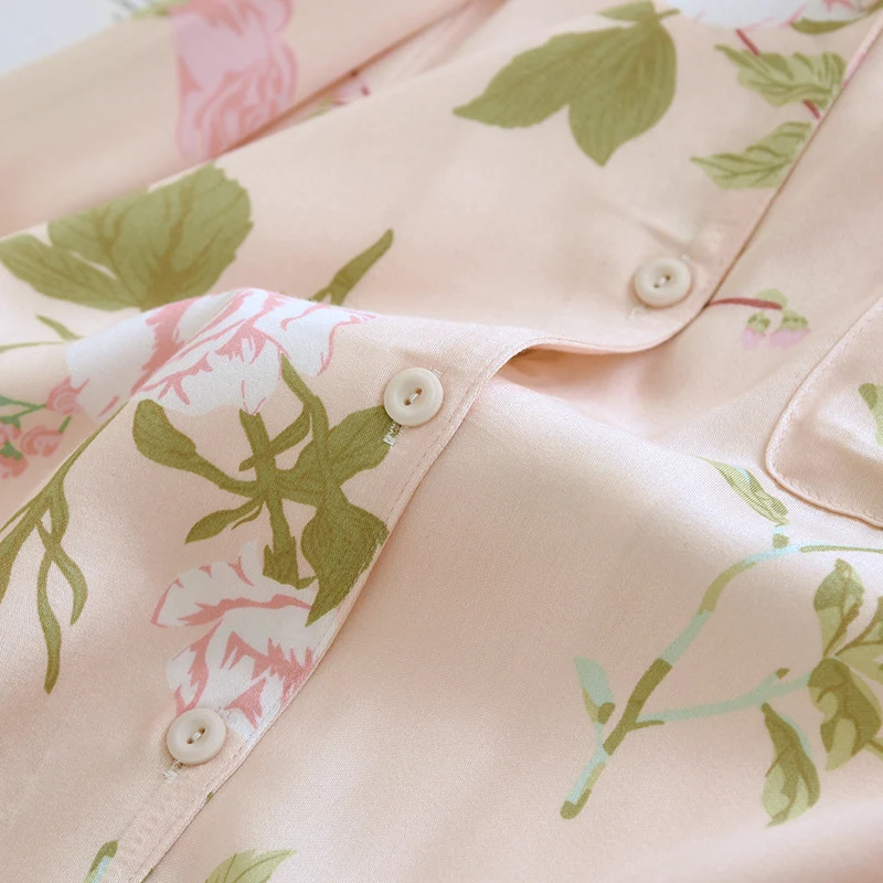 Conjunto pijama feminino de algodão e cetim estampado Roupa de casa elegante e confortável Ideal para noites tranquilas e momentos de relaxamento — foto 16