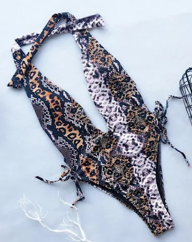 Sequined European and American Sexy Deep V One-piece Swimsuit with Flashing Diamonds for a dazzling beach or poolside lo