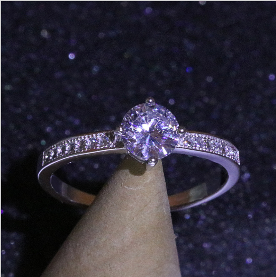 Anel de luxo unissex, banhado a ouro, com micro-diamantes com proteção de cor, coração e oito setas, processamento profissional. — foto 4