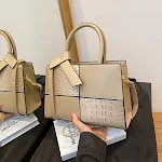 Women's Fashion Unique One-shoulder Crossbody Bag, a stylish and versatile bag designed for everyday use, offering conve — photo 1