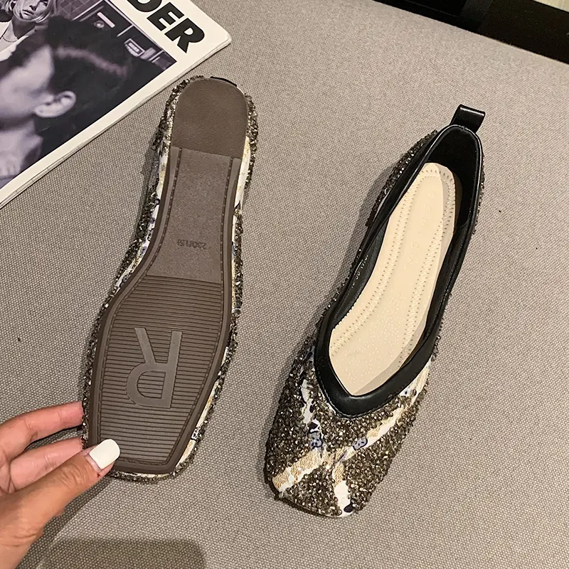 Comfortabele platte schoenen met zachte zool en volledige strass, met lage hak, perfect voor dagelijks gebruik en een vleugje glamour. — foto 3