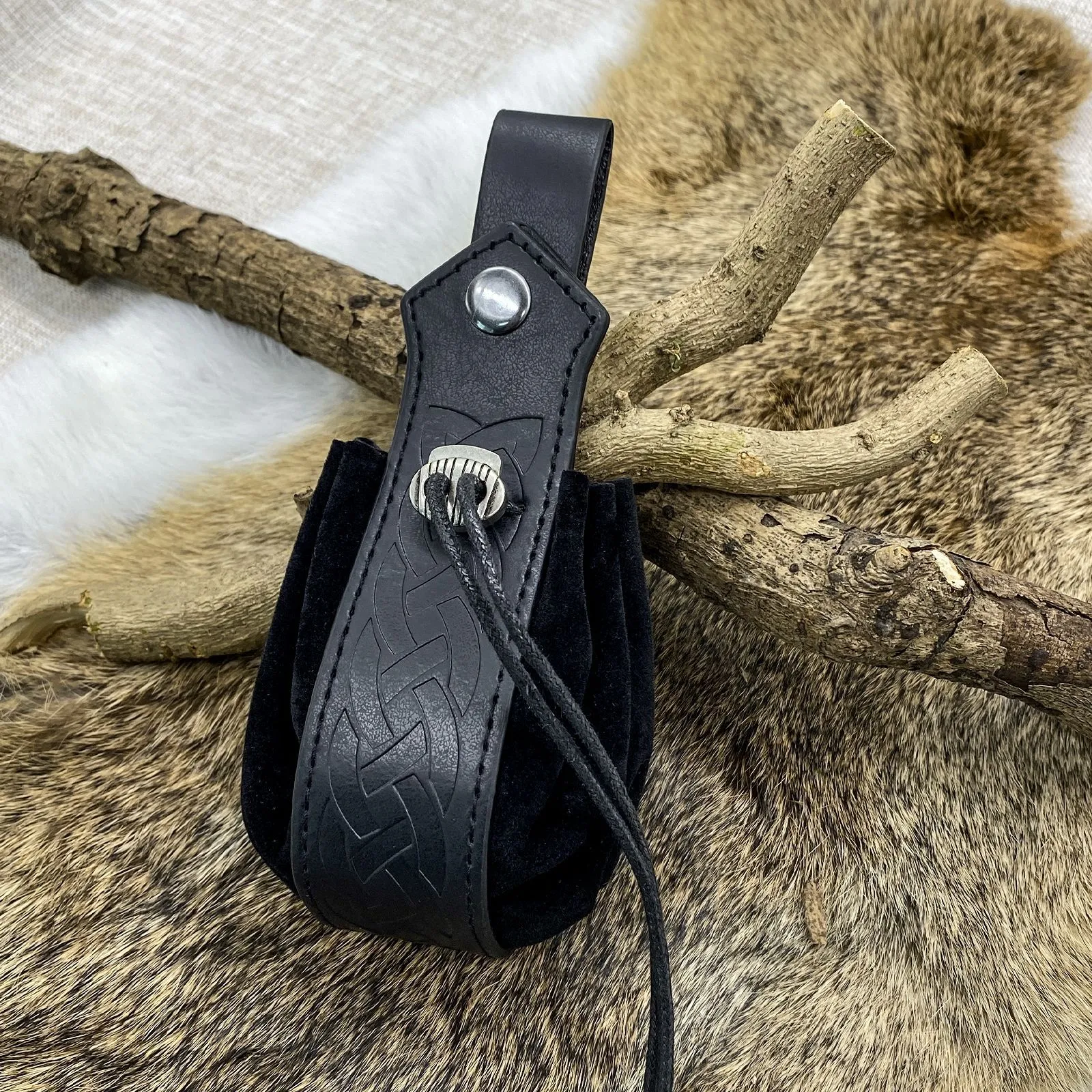 Viking Tarzı Orta Çağ Para Kesesi Omuz Askılı. Paralarınızı güvenle saklayın, tarihi canlandırma ve LARP etkinlikleri için mükemmel. — Fotoğraf 16