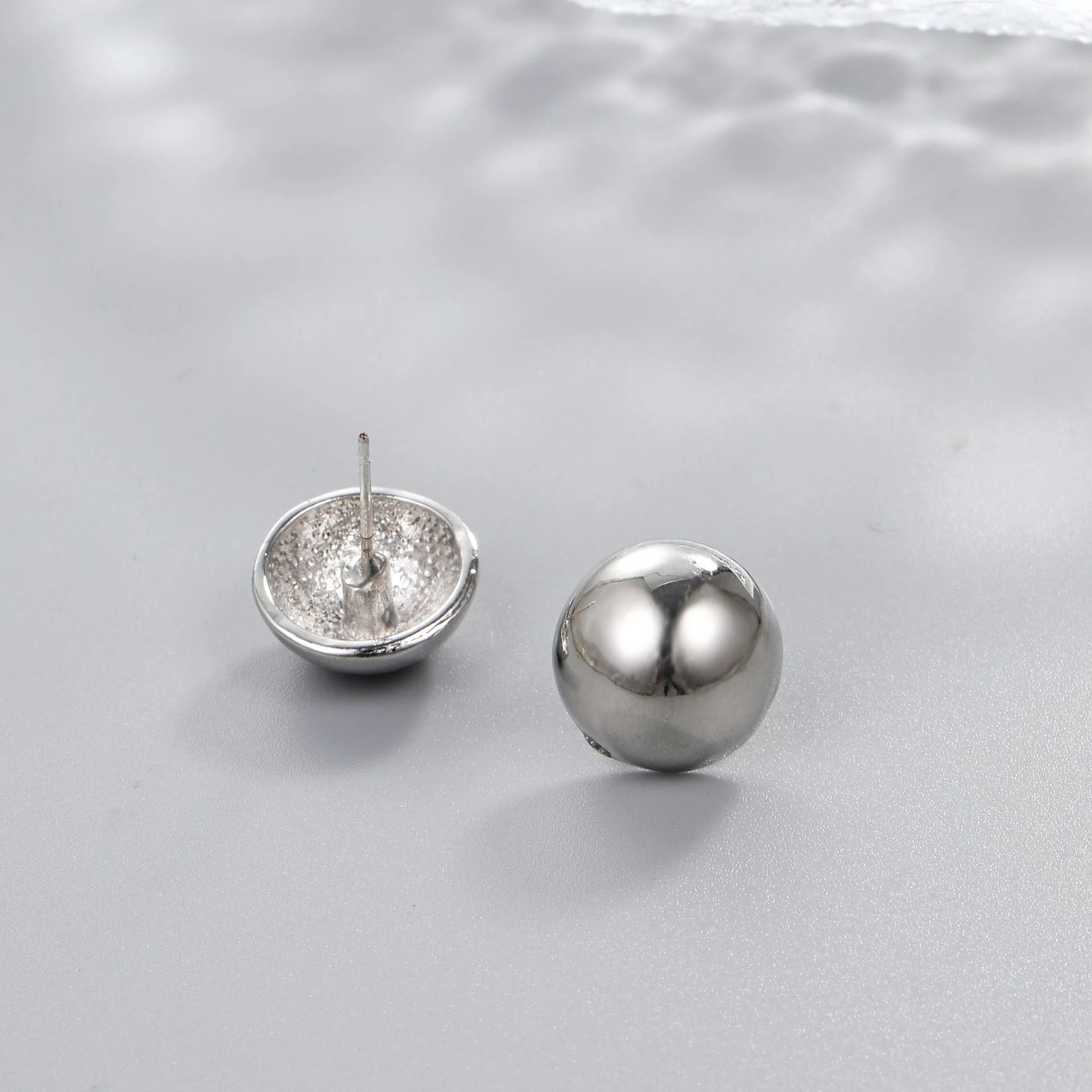 Brincos de pressão de gota d'água, simples, elegantes e em liga de alta qualidade. Design minimalista e leve para uso diário. — foto 12