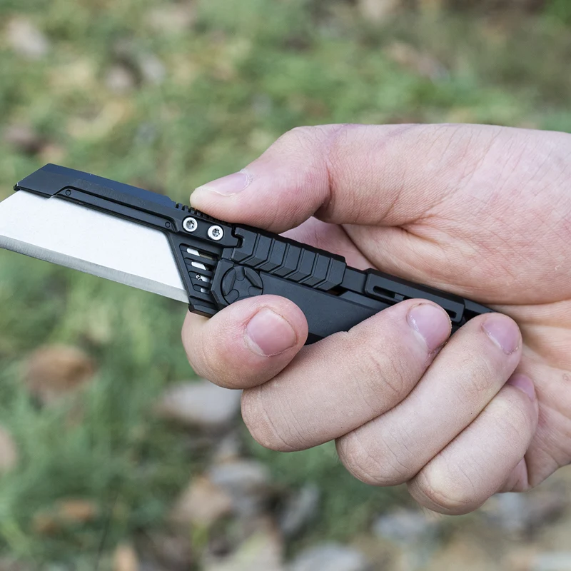 Titanium vouwmes voor zelfverdediging en dagelijks gebruik. Lichtgewicht, sterk en betrouwbaar. De ideale EDC-tool voor elke situatie. — foto 1