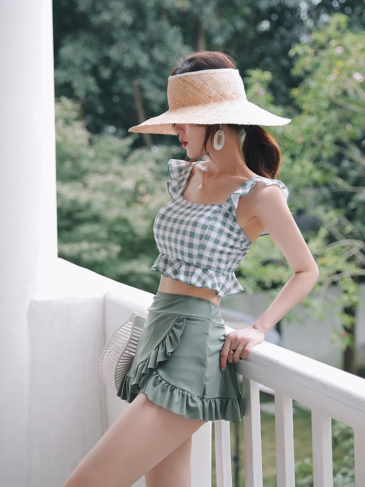 Maiô para cobrir a barriga, parecer mais magra e nadar com conforto. Sinta-se confiante e aproveite o verão com estilo e elegância. — foto 1