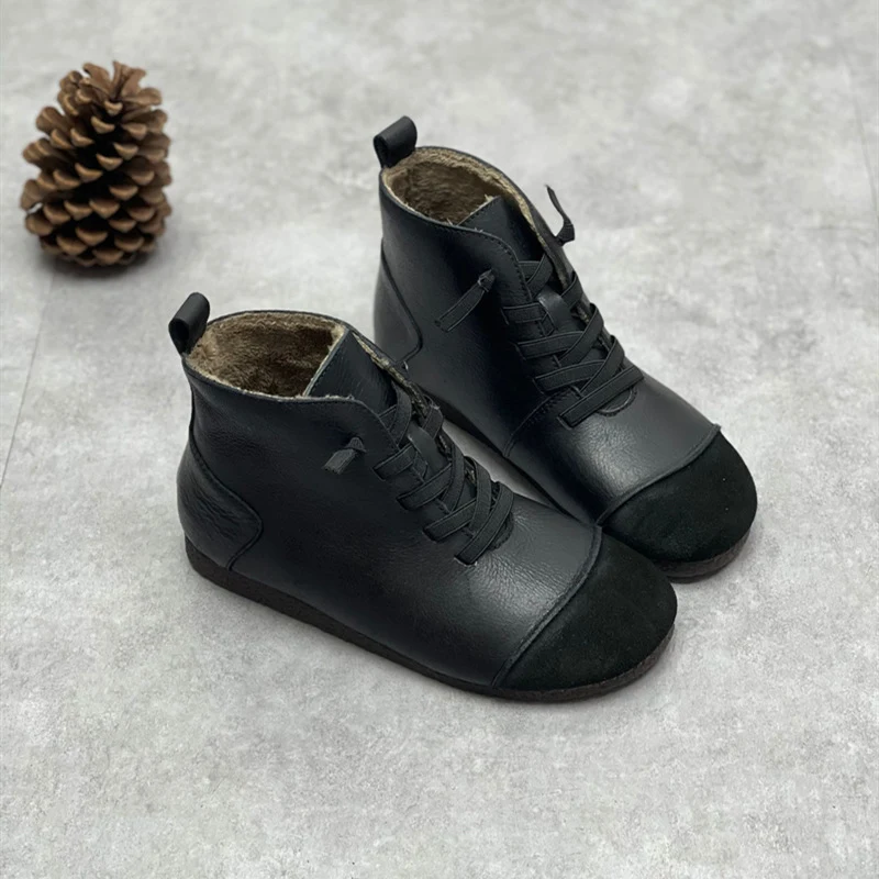 Botas Martin de couro macio em estilo vintage com sola macia e forro de pelúcia, para aquecer e confortar seus pés em grande estilo. — foto 3