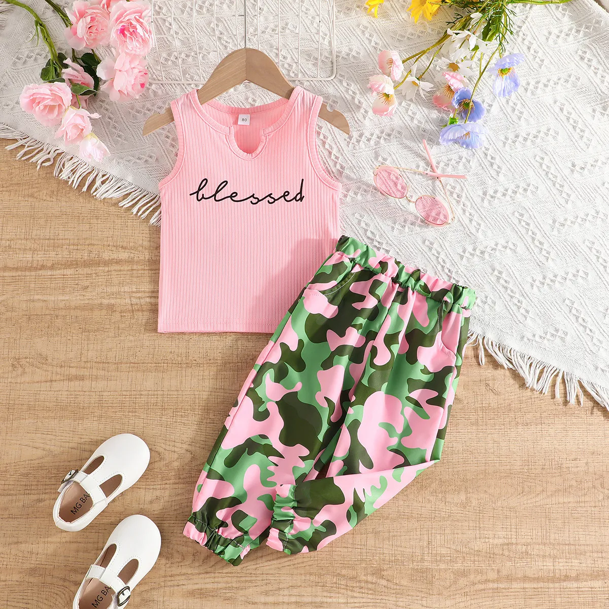Mädchen Zweiteiler Set, ärmelloses Top mit Buchstaben-Print und Camouflage-Hose, perfekte Sommerkleidung für aktive Kinder. — foto 8