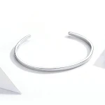 Pulseira ajustável de prata esterlina S925, simples e elegante, com abertura para um ajuste perfeito e design versátil. — foto 3