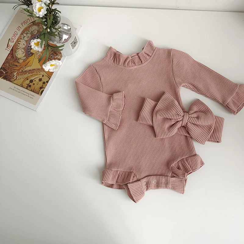Conjunto Romper Listrado Outono para Bebê Menina com Faixa de Cabelo e Meia-calça. Conforto e charme para sua pequena. Ideal para looks diários. — foto 11