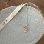 Colar com pingente de broche de coração doce e amoroso. Design avançado, luxo leve e especial para um toque sofisticado. — foto 8