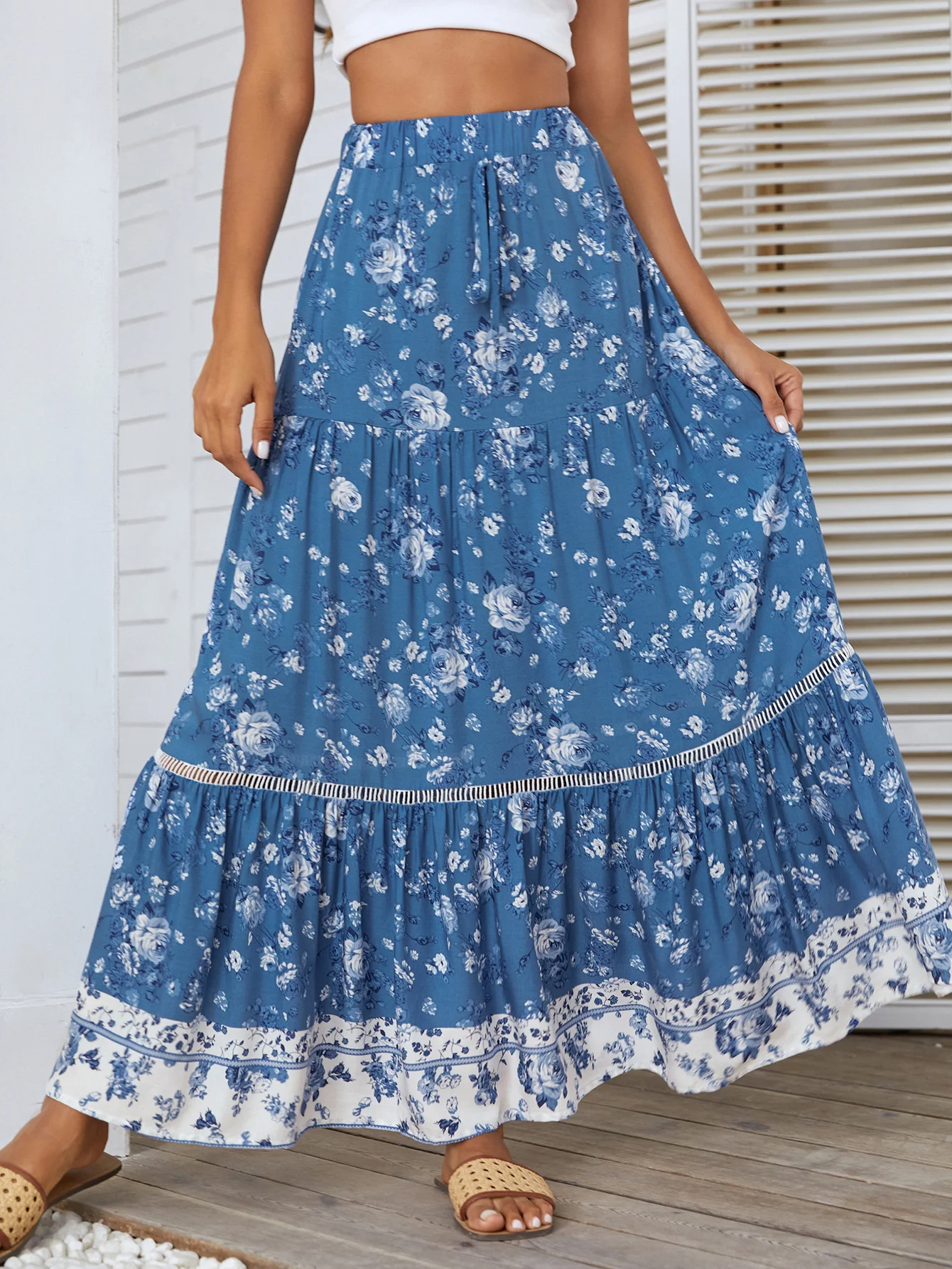 Falda bohemia de vacaciones con volantes y dobladillo grande. Disfruta de estilo y comodidad con esta falda ideal para tus viajes. — foto 4