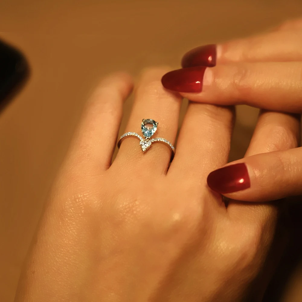 Anel de Aquamarina em Prata 925 para mulheres, joia elegante com pedra preciosa azul, ideal para presentes e uso diário. — foto 4