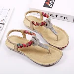 Niedrige Zehensandalen für maximalen Komfort und Freiheit. Perfekt für warme Tage, Strandspaziergänge und lässige Looks. — foto 8