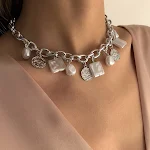 Colar feminino retrô com corrente de clavícula e pingente de moeda com pérolas de imitação e várias cruzes, elegante e estiloso. — foto 5