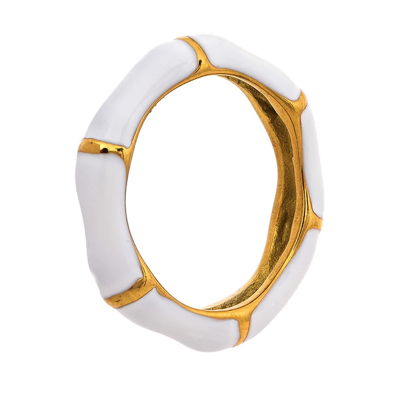 Anel de bambu com esmalte branco, um acessório elegante e ecológico. Leveza e beleza em uma peça única para complementar seu visual. — foto 9