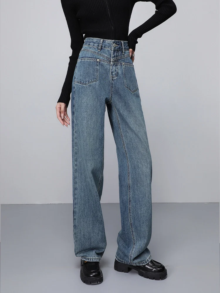 Jeans de mujer de moda con pernera ancha y estrecha, estilo moderno y favorecedor. Perfectos para un look casual o elegante. — foto 5