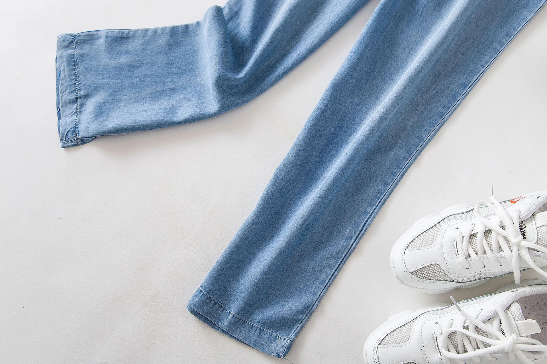 Title 6, Pantaloni Harun in denim casual con design a ra...