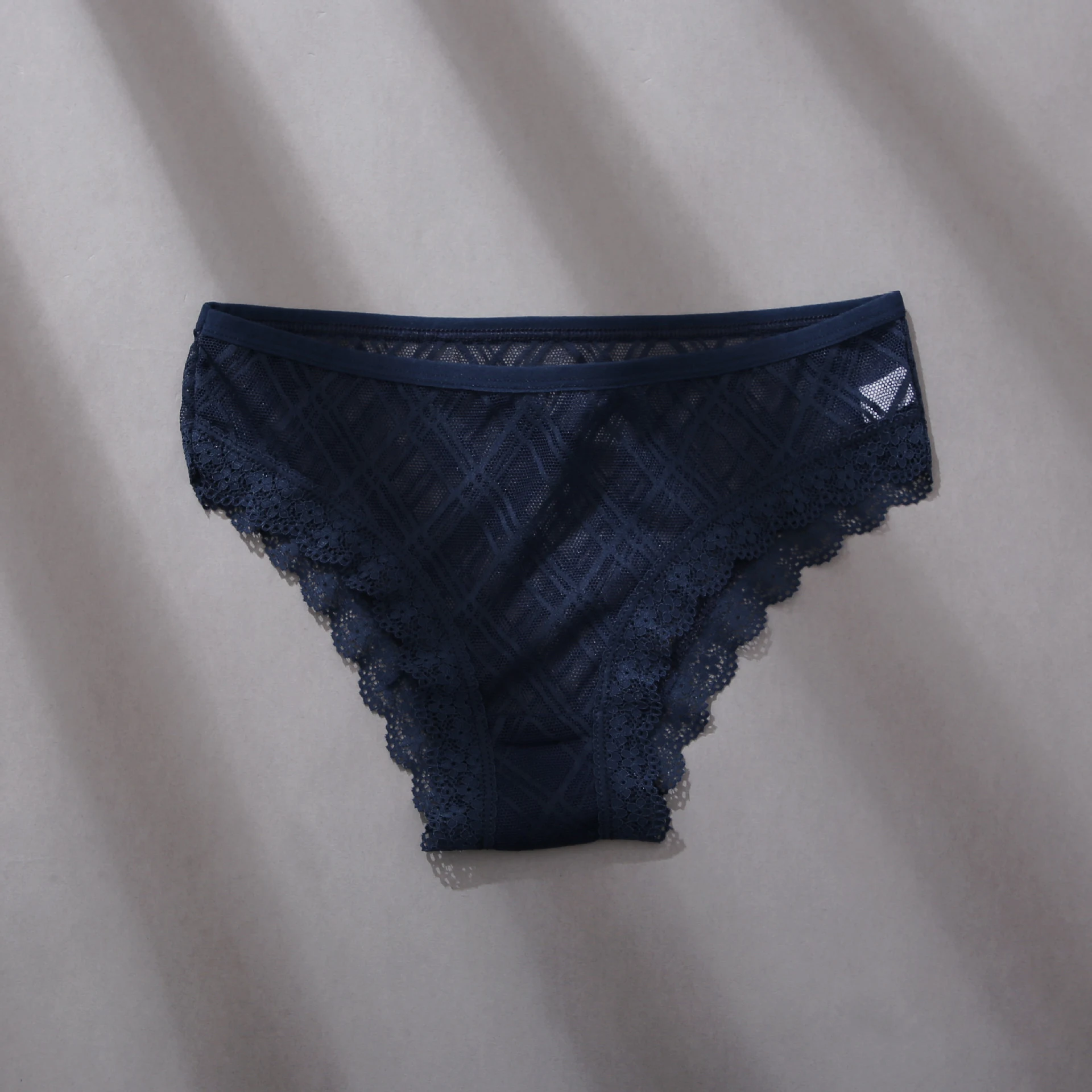 Calcinhas femininas com painel de renda em mesh. Conforto e sensualidade, roupa íntima respirável. Perfeitas para o dia a dia, com detalhes em renda. — foto 7