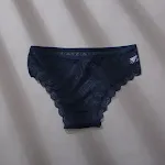 Calcinhas femininas com painel de renda em mesh. Conforto e sensualidade, roupa íntima respirável. Perfeitas para o dia a dia, com detalhes em renda. — foto 7