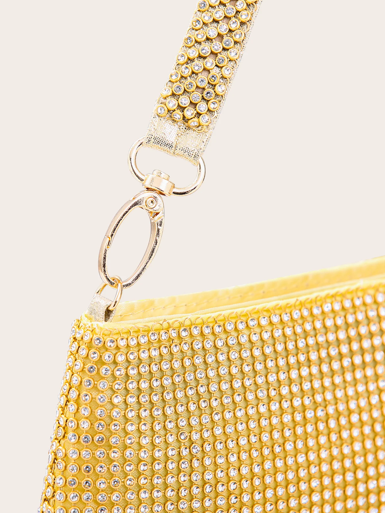 Mode diamant clutch bag voor diner. Sprankelend en stijlvol. Onmisbaar voor speciale gelegenheden en avondjes uit. Maak een statement. — foto 5