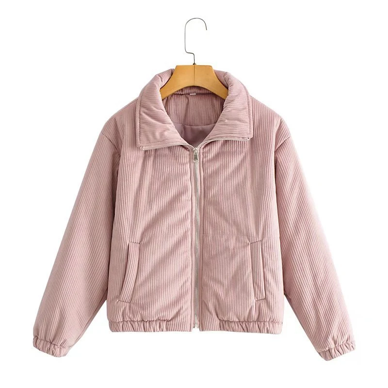 Cappotto imbottito in cotone e velluto a coste, street fashion e tempo libero in città, comfort e stile per un look casual e moderno. — foto 5
