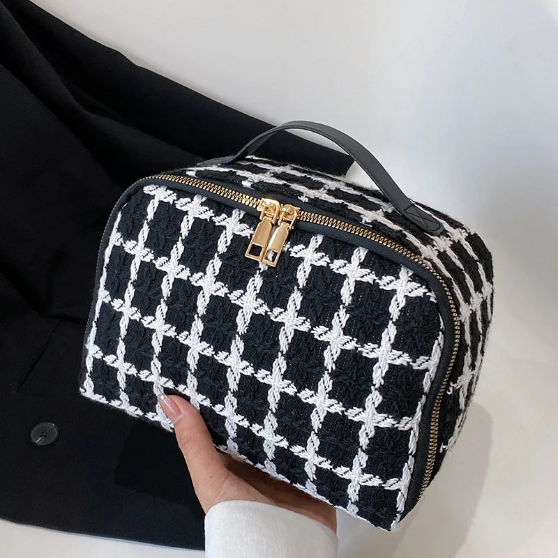 New Portable Large-capacity Cosmetics Handbag For Women. Organize your makeup collection efficiently and travel with eas — photo 4