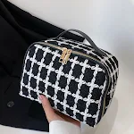 New Portable Large-capacity Cosmetics Handbag For Women. Organize your makeup collection efficiently and travel with eas — photo 4