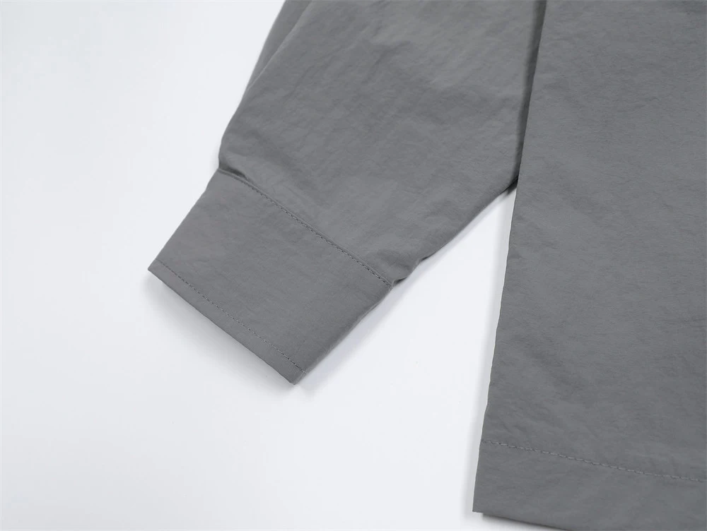Camisa masculina de manga longa com caimento solto, para um visual moderno e confortável. Perfeita para diversas ocasiões, aproveite a liberdade de movimento. — foto 4